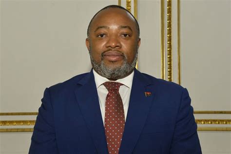 ministro da industria e comercio de angola